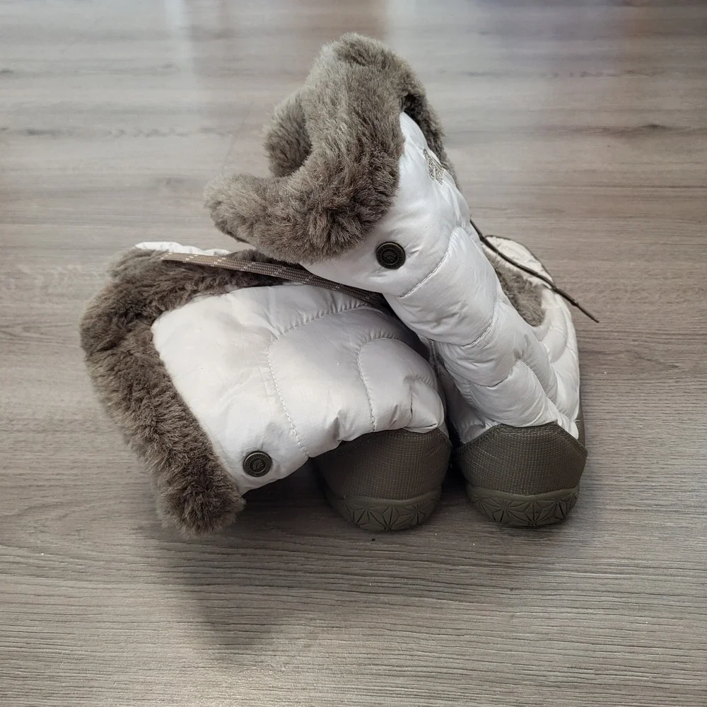 The North Face Beige Faux Fur Winter Boots Goose Down Fill Quilted Womens 7.5
